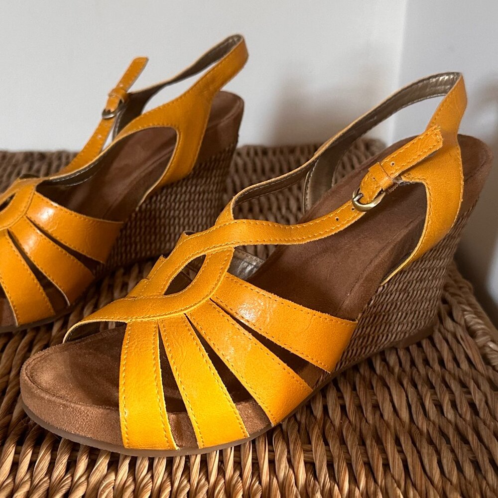 AEROSOLES Adorable Yellow Wedges